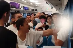 火车上的一招锁喉是正义之举，是合法的，是有执法权的视频封面