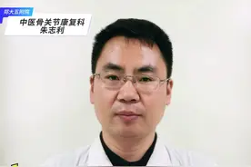 足底疼痛的原因！ 足底疼痛什么原因？如何处理及预防复发＜1＞！#足底筋膜炎 #足跟痛 #骨刺 #医疗健康创作训练营 #硬核健康科普行动视频封面