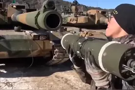 K2炮膛清理 #军旅#军事迷#军迷发烧友#武器#训练