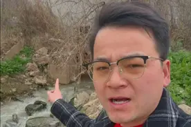 网友爆料，黄冈师范的侧边发现臭水横流，奇丑无比！我在现场一探究竟！#黄冈 #东坡来访 #水污染#生态环境 #创作灵感视频封面