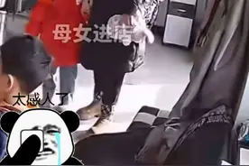 #社会百态 #感动瞬间 #暖心 #情感 #爱心 小女孩得了白血病需要化疗要剃光头，老板了解情况后拒绝让妈妈付钱，顾客和理发师看到光头的小女孩瞬间泪崩