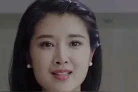 父亲为了逃避警察的追捕狠心丢下三岁女儿时隔二十年后竟然以这…视频封面