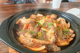 没有想到，新疆的第一顿正餐竟然吃的是水库鱼……很鲜美视频封面