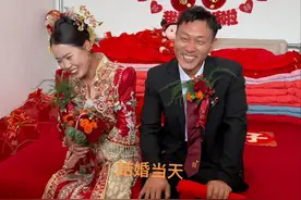 今天是个好日子，新郎新娘脸上洋溢着幸福的笑容视频封面