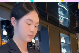 来女朋友打工的餐厅消费了 #来儿子打暑假工的餐厅消费了 #当00后开始打暑假工 #太古里ifs海鲜自助 #反转#搞笑视频封面