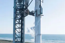 马斯克：2026年星舰登陆月球，2027年要把宇航员送入月球表面，中美两国谁会率先完成21世纪载人登月的伟大工程？ #NASA #星舰 #载人登月 #spacex视频封面