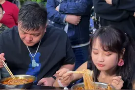 跟秋婷比赛吃螺蛳粉，看我能不能赢？#螺蛳粉 #美食视频封面