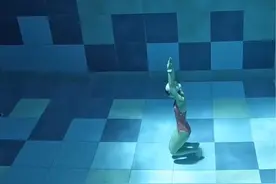 自由潜水水下漫步🏃‍♀️感受一下16米深水区的压迫感！ #自由潜水 #潜水 #玩水乐趣 #憋气练习 #水下绝美瞬间视频封面