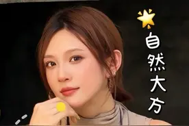 5️⃣个拍照手势👋告别你的万年剪刀手！！！ 还在比✌️拍到怀疑人生？这5个手势自然大气不尴尬，拯救你的镜头废片率还能秒上手，每个小变化都能让你的照片多一份质感，快快拍起来吧📸#拍照技巧#拍照姿势 #拍照姿势不重样#拍照手怎么摆#手部姿势