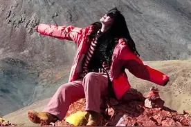 深藏于祁连山腹地的绝美丹霞 #大西北 #祁连山9号公路 #旅行 #越野自驾 #哈拉湖视频封面