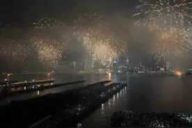 7月4日，美国独立日。纽约燃起了全美最大的烟花秀。#美国视频封面