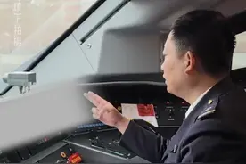 火车司机打手势的时候到底在说啥？#光芒闪耀的你 #我的铁路风景