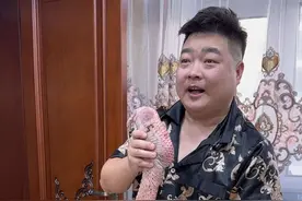 媳妇出差10多天回来拿的鸵鸟翅膀红烧了太香了。#媳妇美胃 #夫妻日常 #美食