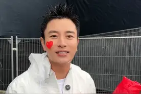 大雨也阻挡不了想要为奥运健儿加油助威的心，预祝大家勇夺佳绩！#贾乃亮带你看巴黎奥运会 #贾乃亮被奥运开幕现场的高能感燃到了