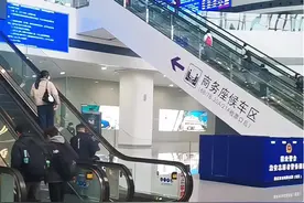 重庆西站，进站乘车#火车站 #高铁 #绿皮火车 #在车站看人山人海 #铁道线上的中国视频封面