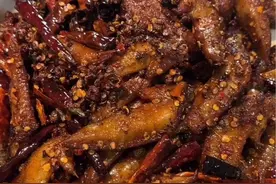 放假追剧聊天必备小吃《麻辣鸡尖》！！做法简单超好吃！！！用它让@小余酱酱 帮我画了个龙年开运龙！#龙年大吉