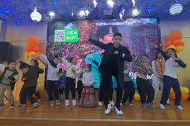 184的小帅哥，科目三现场教学！#因为热爱所以坚持 #拉丁舞男孩