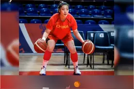 今晚18点起，CCTV5直播中国女篮对阵日本女篮！焦点：张子宇的统治力表现、双塔磨合、李梦替代者人选节奏控制。日本队小快灵，热身赛强势，练兵价值极高，球迷莫忘关注这场关键预热！
