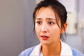 学生在学校的小食堂吃饭，结果全部吃进医院#内容启发搜索视频封面