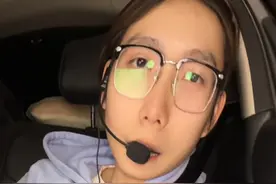 🌟高考英语140+｜广东听说考试小技巧来啦📚 还有一个多月就要听说考试了 大家抓住寒假多刷往年的真题 评分真的会比平常松的 别太紧张哟  我回老家啦 本期视频紧急加工赶出来的 大家不要在乎我邋遢的形象 提前祝大家除夕快乐 新春快乐 🎆 祝你们全都能18分！！！！！  #经验分享 #英语 #学习 #高考 #听说考试视频封面