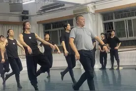 院长就是院长！蒙古骑士的美感真的绝了！#中央民族大学舞蹈学院 #蒙古舞 #姜铁红视频封面