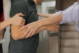 租客电动车入户充电引火灾，损失谁来赔？ #电动车失火 #抖来普法2024 #政媒原创作者联盟视频封面