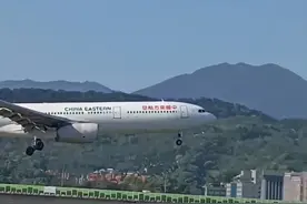 来自大陆飞机降落台北#中国台湾#台北#飞机降落视频封面