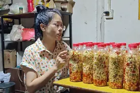 很多朋友买藠头说不会腌制，三嫂出一个教程给大家，方法简单易学