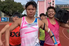 当体育生冬天时 当班里的体育生冬天时… #体育生  #校园生活