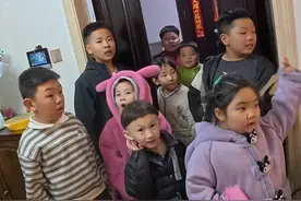 人狠话不多，小弟80多#娥家班 #娥哥随拍 #忘年交 #娥哥的兄弟们@娥哥日常 @娥嫂视频封面