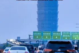 出去转一圈，回到#郑州 发现 还是郑州的高架开车开着 #带劲 你说呢？#交通 #河南dou知道 #返程视频封面