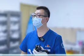 大姨肚子胀不消化第一次做肠镜，医生：中晚期的“肠癌”‼️ （门诊个例，仅供参考） #内镜医生关斌 #肠癌 #肿瘤 #腹胀 #不消化