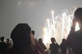 我的好朋友，除夕的第一条祝福送给你，希望你一定幸福@  #除夕 #今年除夕是大年二十九 #配音 #开门你的除夕来了视频封面