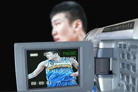 从过去的大番薯，到如今的新疆男篮主力内线，李炎哲背后不知道付出了多少努力，面对七连胜得山西男篮，李炎哲全场9投9中，拿到25分9篮板，带领球队终结山西男篮连胜纪录，你们觉得未来李炎哲会被恩师郭士强征召中国男篮集训队吗#李炎哲 #新疆男篮视频封面