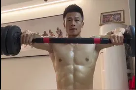 杠铃提拉动作细节 #居家锻炼 #健身 #健身干货 #肩部训练 #好身材练起来视频封面