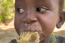 小包浆们吃上老鼠肉了😋#纪录片 #内容启发搜索 #哈扎比部落 #原始部落 #食人族视频封面