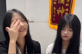 趣味游戏炸金花 顺子遇到了金花@沙雕表妹  #沙雕女孩欢乐多 #扑克牌的各种玩法 #扑克牌游戏推荐 #意想不到的结局 #视频纯属娱乐请勿模仿视频封面