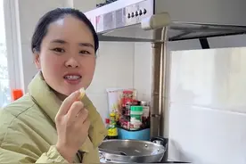 家里的猪皮千万不要扔了，像我这样做出来又脆又香#炸猪皮做法 #记录真实生活 #婆媳 #猪皮这样做肥而不腻视频封面