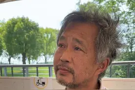 巍老师无儿无女看淡房产名分，坦然规划借农村住宅自在人生#沈巍 #流浪大师#街头采访#上海爷叔 #经历视频封面