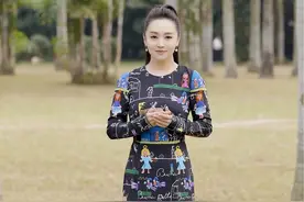 “当一艘船沉入海底，当一个人成了谜……”在歌曲《后会无期》中所提及的“一艘船”，正是里斯本丸号客轮。随着电影《里斯本丸沉默》的上映，一段尘封的历史浮出水面，这不仅仅是一段历史的记忆，更是对那些在危难之际，中国人所展现出的人性光辉的一次深刻致敬。在那片波涛汹涌、危机四伏的海域，他们以自己的实际行动，生动诠释了无私、勇敢以及坚韧不拔的崇高精神，这些精神如同灯塔一般，照亮了后人的前行之路。#后会无期##里斯本丸沉默##经典音乐#