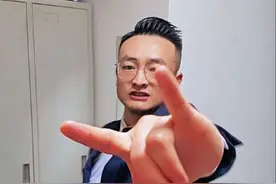 哈登VS约基奇 NBA季后赛，快船对阵掘金的比赛中，哈登军训约基奇！三分箭箭穿心，登哥杀疯了，火力全开，迎着约基奇防守连续命中两记三分。#哈登连续单点约基奇 #nba季后赛 #季后赛精彩不容错过 #哈登 #东方红🔥 @蹲方魂🔥视频封面