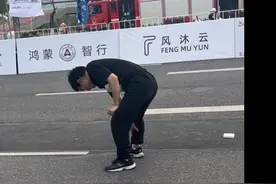 上场即是勇士，完赛即是英雄，九江马拉松最后一名，跳着过拱门的，值得敬畏！#九江马拉松 #大美九江视频封面