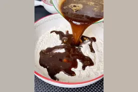 我是做梦都没想到，把红糖水倒入面粉里搅一搅，出锅就一道特色美食，大人小孩都爱吃#红糖发糕 #过年美食 #美食教程 #发糕视频封面