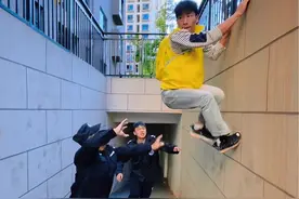 没点身手真斗不过这保安！#跑酷 #极限运动 #外卖小哥的神操作视频封面