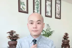 潮汕四大诈骗网红 #潮汕网红 #骗局揭秘 #故事会 #犯罪 #三无产品 兄弟姐妹们，一起转发点赞，评论区见！视频封面