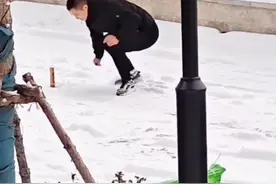 胆小就不要放炮。😂 #搞笑视频 #搞笑配音 #过年放炮