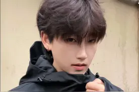 没有人愿意通过你油腻的外表去了解你的内在#亿点点变化 #以前vs现在 #自律 #爆改 #逆袭视频封面