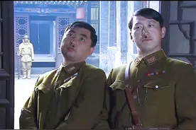 松井用猪毛作假胡子扮演希特勒，渡边为了耍帅也贴上假胡子视频封面