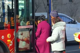 #三八妇女节 呼和浩特公交女性免费乘坐，上车口女性直接过#呼市观察 #免费公交