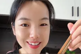 电饭锅蒸红薯真的很方便啊，卤一锅肉，卤肉饭有了，卤牛肉也有了 减脂的底层逻辑就是热量缺口啊，要往下减，就要热量缺口，维持就可以多吃一点啊。看着好像差不多，但热量其实是不一样的呢～电饭锅预约蒸红薯土豆，很方便呢。卤牛肉，顺带卤了些猪大骨和排骨，凑了个卤肉饭，很香很好吃呢～剩下的卤汤，晚上再卤点儿素菜，一点儿没浪费呢。今天开始，就是一点一点摸索着引导小姑娘学会自己控制啦～#生活化减脂 #日常做饭 #吃瘦不饿瘦 #减肥日常vlog #好好吃饭好好生活视频封面